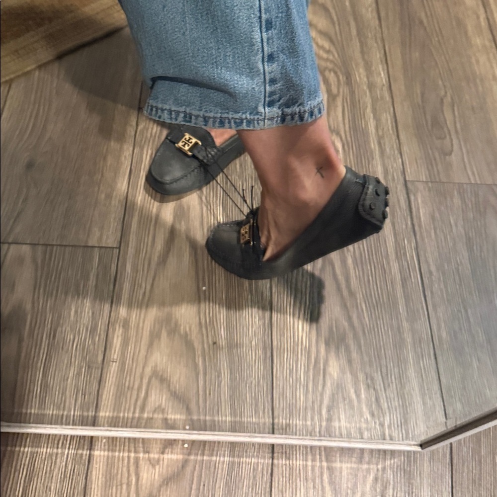 Tory Burch Kendrick Black Leather Driving Loafers with Gold Logo Classic Comfort - Picture 10 of 14